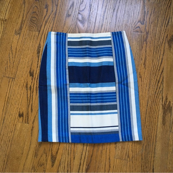 J McLaughlin Martinique Pencil skirt. Size 4. Made in the USA - Picture 2 of 4